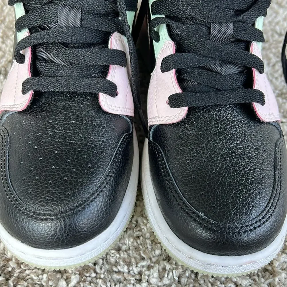 Nike Air Jordan 1 Kids Youth Mid SE Glow-In-The-Dark (GS) Sneakers